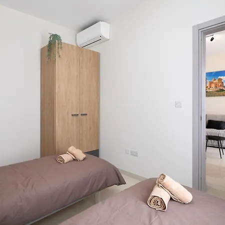 Edka - Modern Sunlit 2bd With Balconies - Close To Sliema Promenade, St Julian's & St Georges Bay شقة