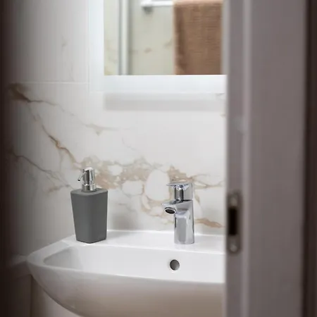 Edka - Modern Sunlit 2bd With Balconies - Close To Sliema Promenade, St Julian's & St Georges Bay