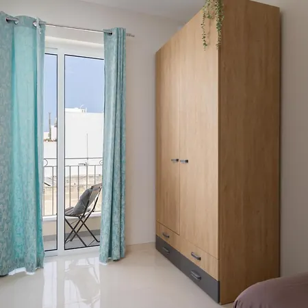 Apartament Edka - Modern Sunlit 2bd With Balconies - Close To Sliema Promenade, St Julian's & St Georges Bay *