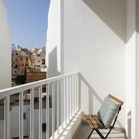 Edka - Modern Sunlit 2bd With Balconies - Close To Sliema Promenade, St Julian's & St Georges Bay *