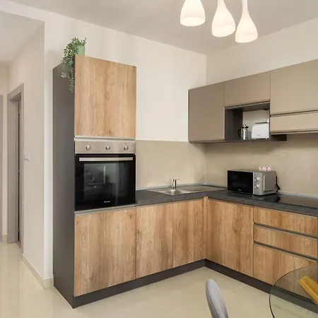 Daire Edka - Modern Sunlit 2bd With Balconies - Close To Sliema Promenade, St Julian's & St Georges Bay *