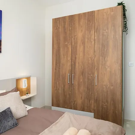 Edka - Modern Sunlit 2bd With Balconies - Close To Sliema Promenade, St Julian's & St Georges Bay * Gzira