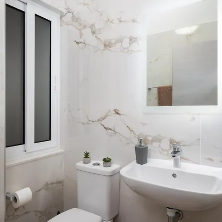 Edka - Modern Sunlit 2bd With Balconies - Close To Sliema Promenade, St Julian's & St Georges Bay *